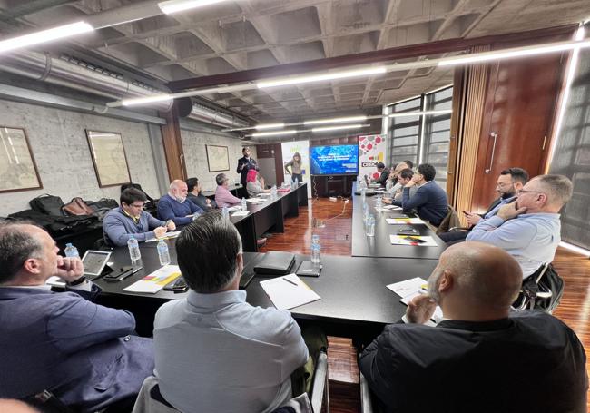 Reunión de empresas participantes en la aceleradora, en Cartagena.