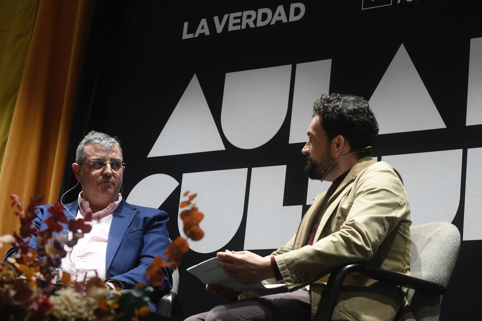 Aitor Larrabide en el Aula de Cultura de LA VERDAD, en imágenes