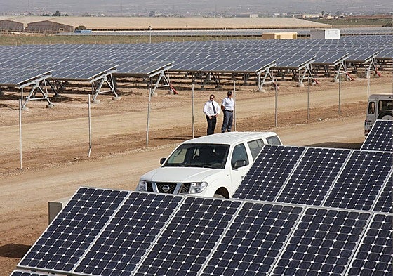 Una planta de energía solar ya instalada en Fuente Álamo, en una imagen de archivo.