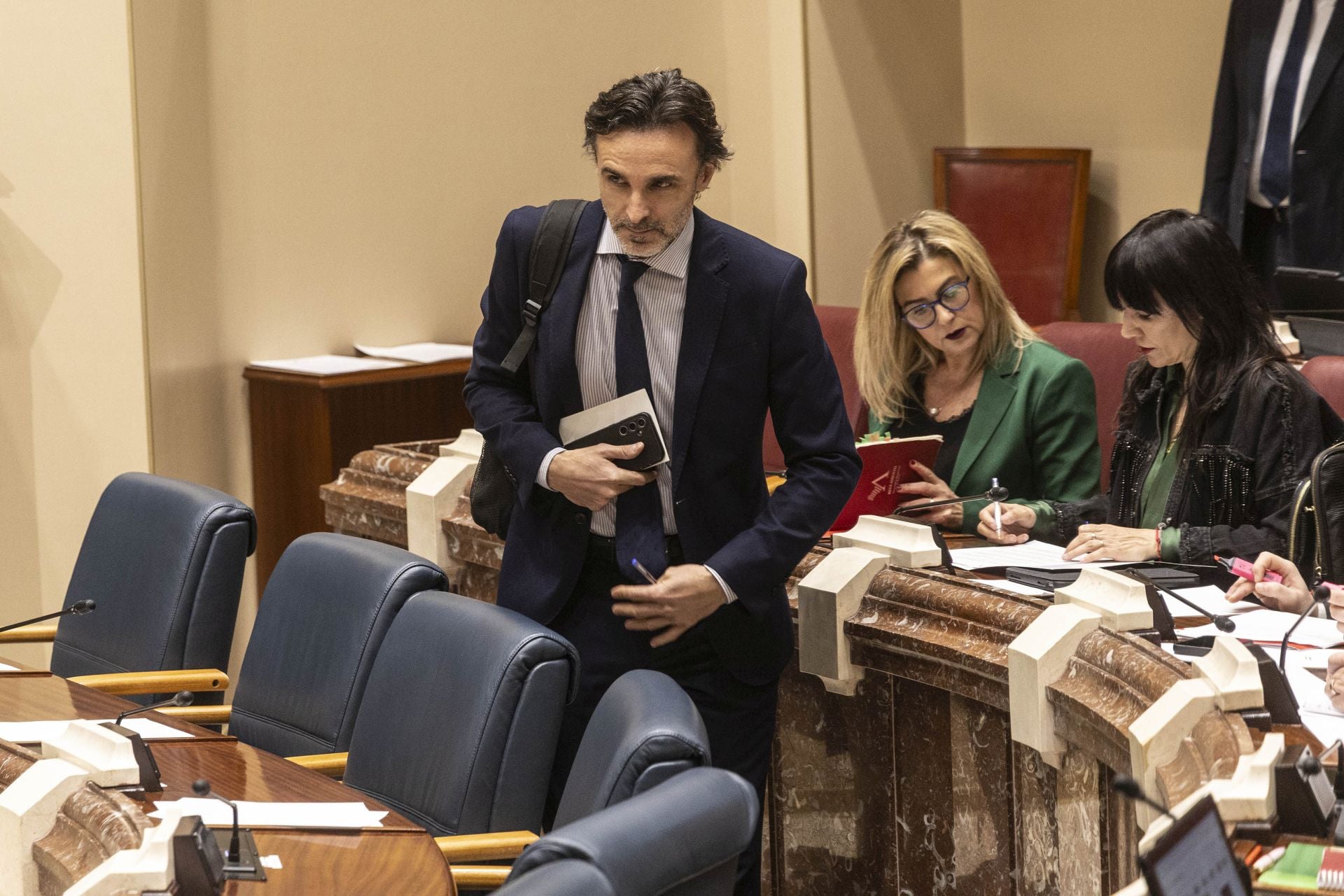 El Pleno de la Asamblea Regional de este viernes, en imágenes