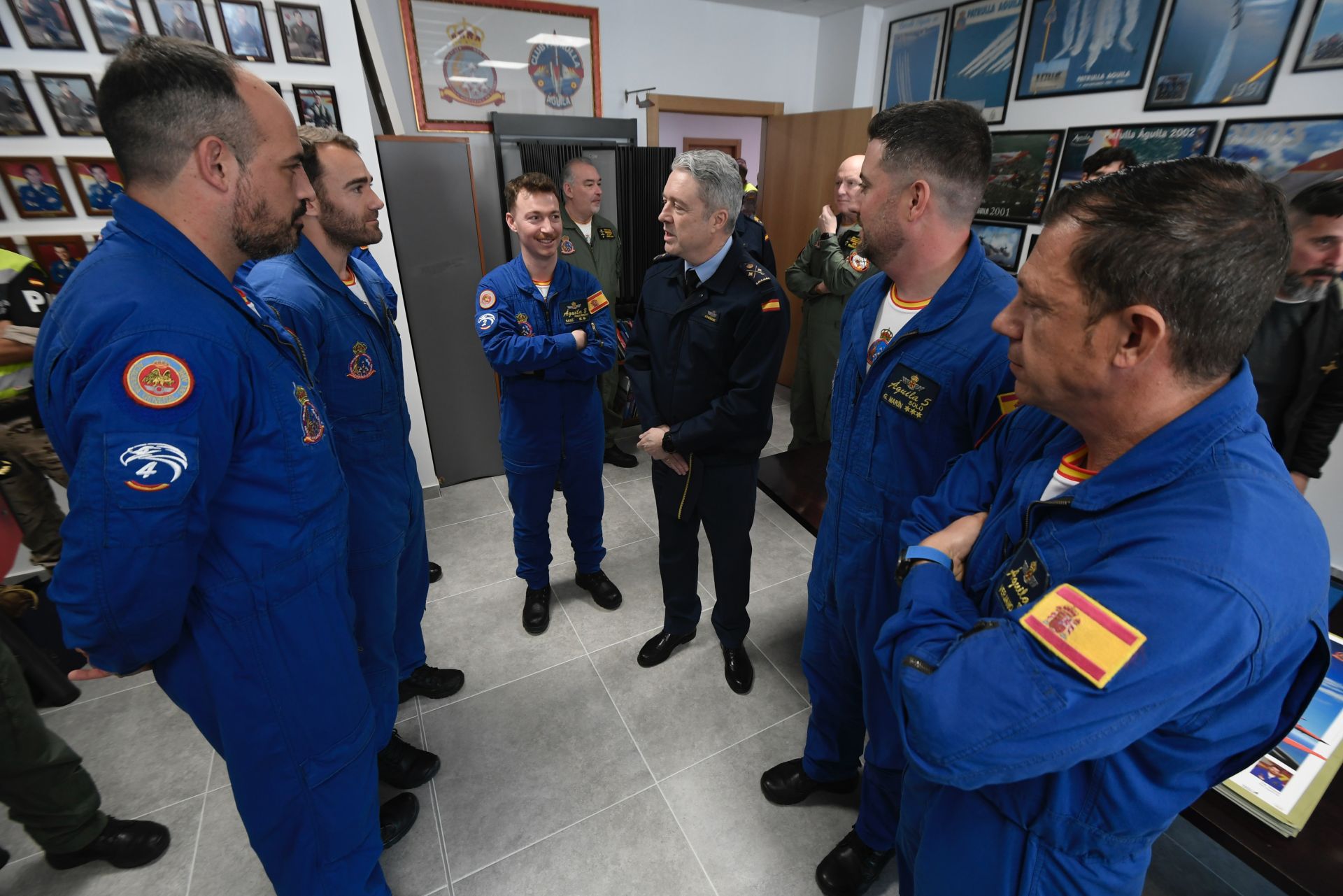 La visita de la ministra de Defensa a la Academia General del Aire de San Javier, en imágenes