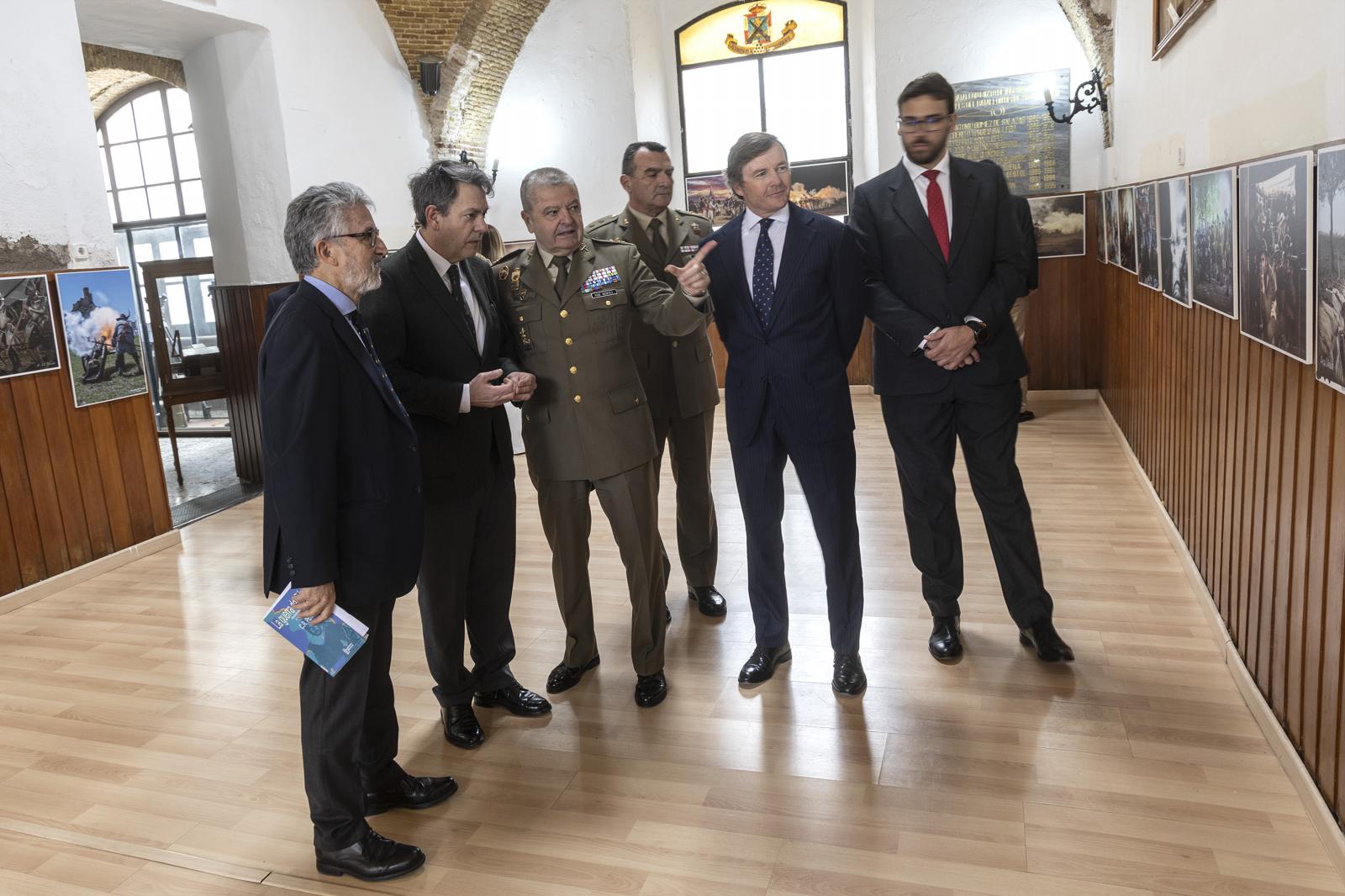 Las imágenes de la exposición de Augusto Ferrer-Dalmau en el Museo Militar de Cartagena