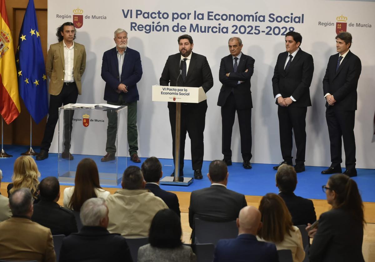 Firma del pacto por la Economía Social de la Región de Murcia, este sábado.