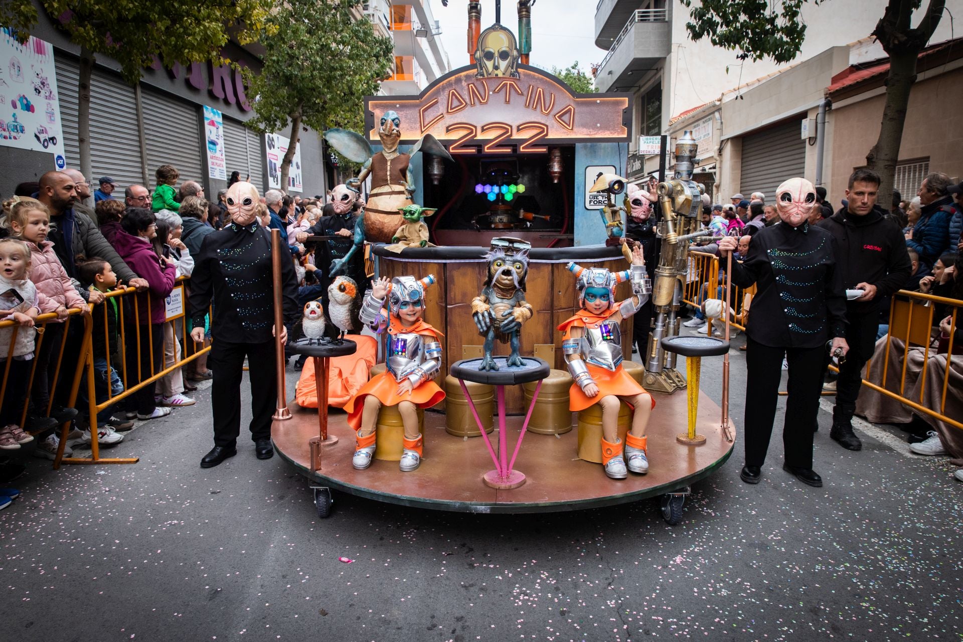 El desfile concurso del Carnaval de Torrevieja, en imágenes