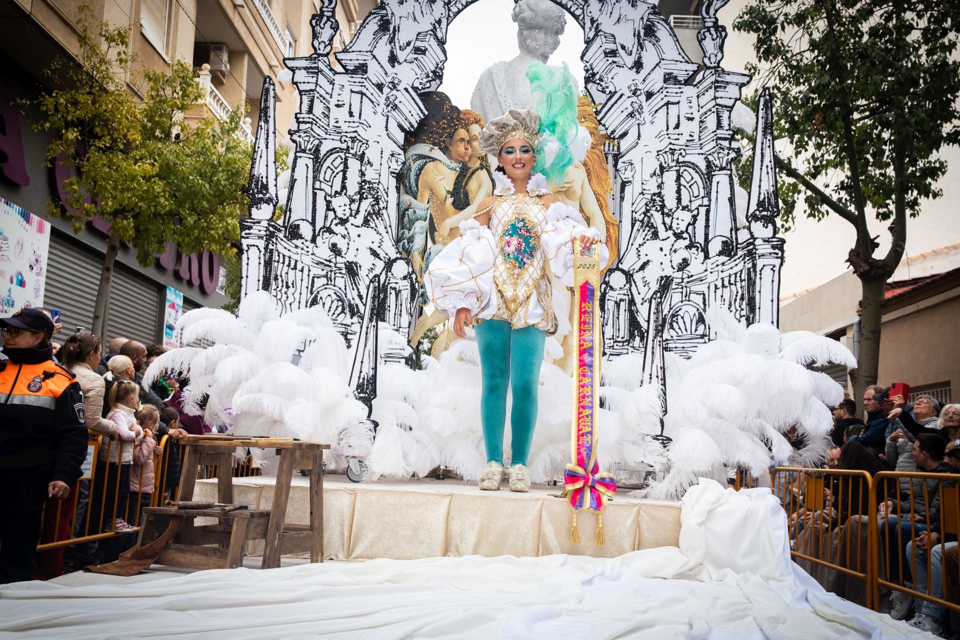 El desfile concurso del Carnaval de Torrevieja, en imágenes