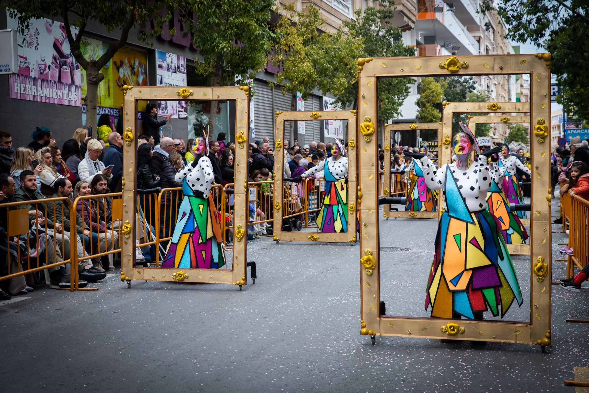 El desfile concurso del Carnaval de Torrevieja, en imágenes