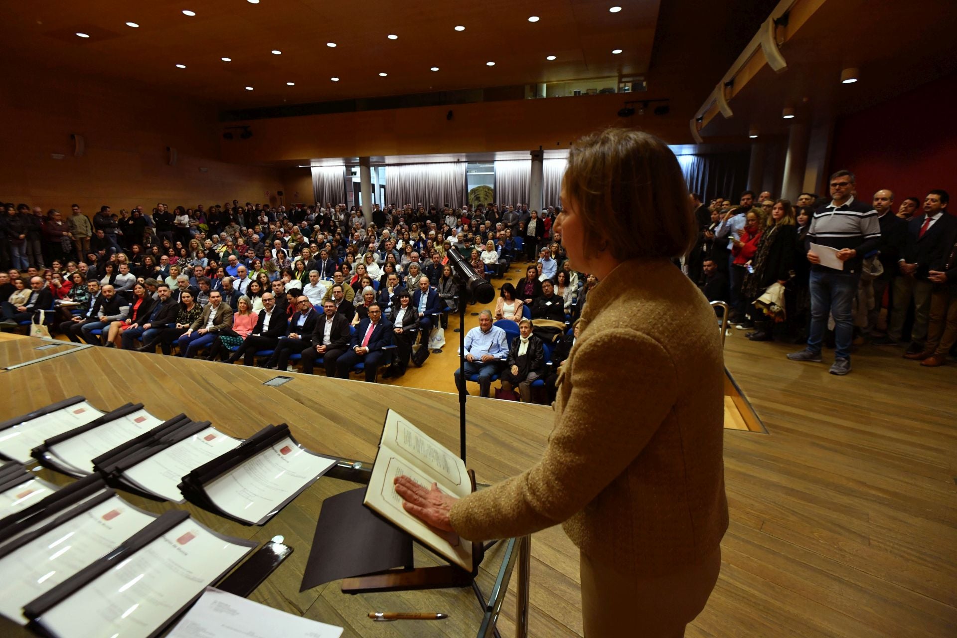 En imágenes, la toma de posesión de los funcionarios de carrera