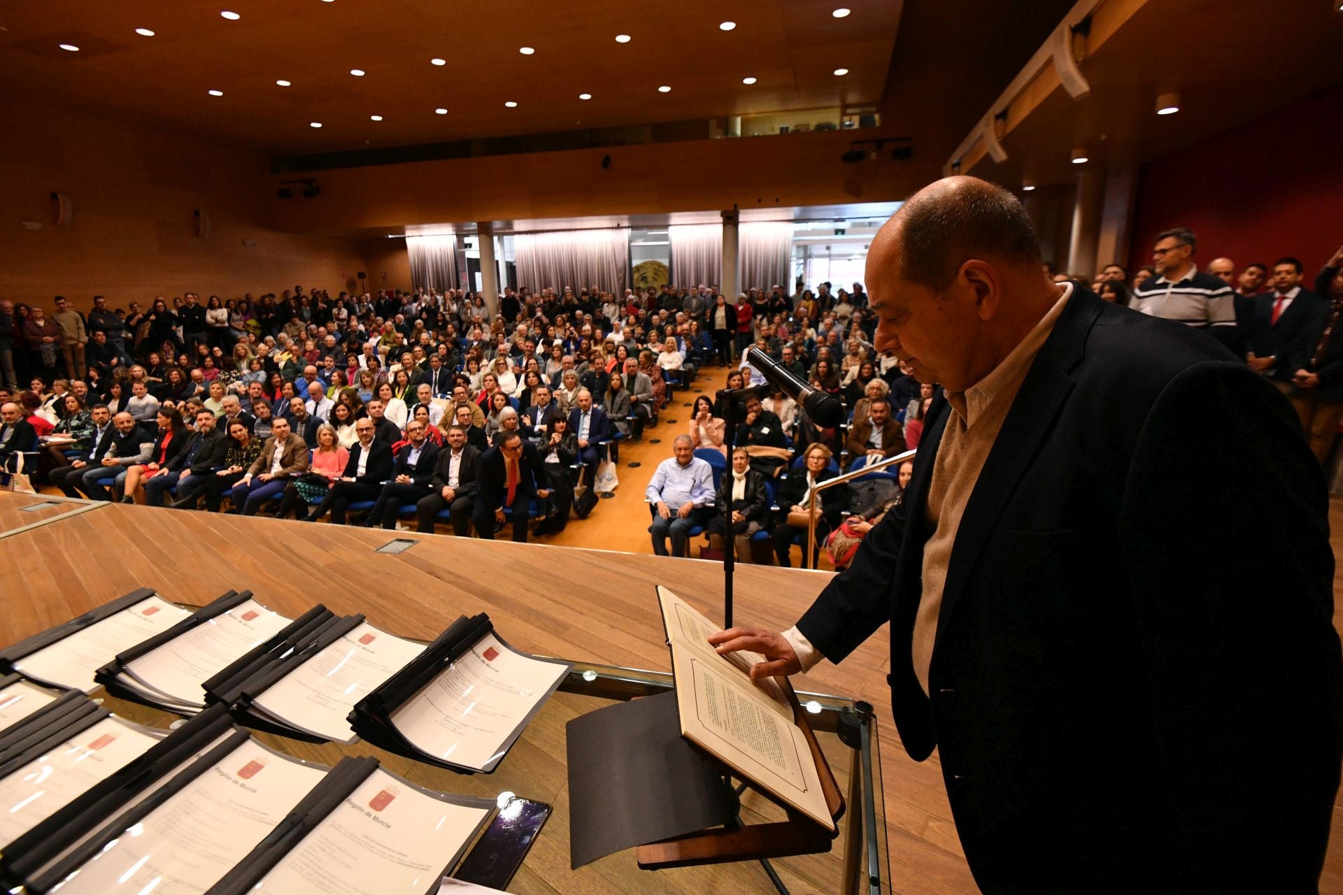 En imágenes, la toma de posesión de los funcionarios de carrera