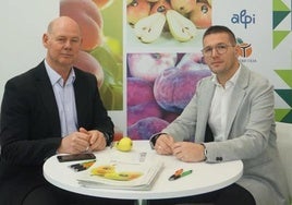 Antonio Antolí y Juan José Arenas, presidente y director comercial de Campos de Jumilla, respectivamente, en Fruit Logistica.