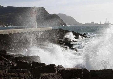 Aemet avisa de fuertes vientos por la borrasca en la costa de la Región de Murcia