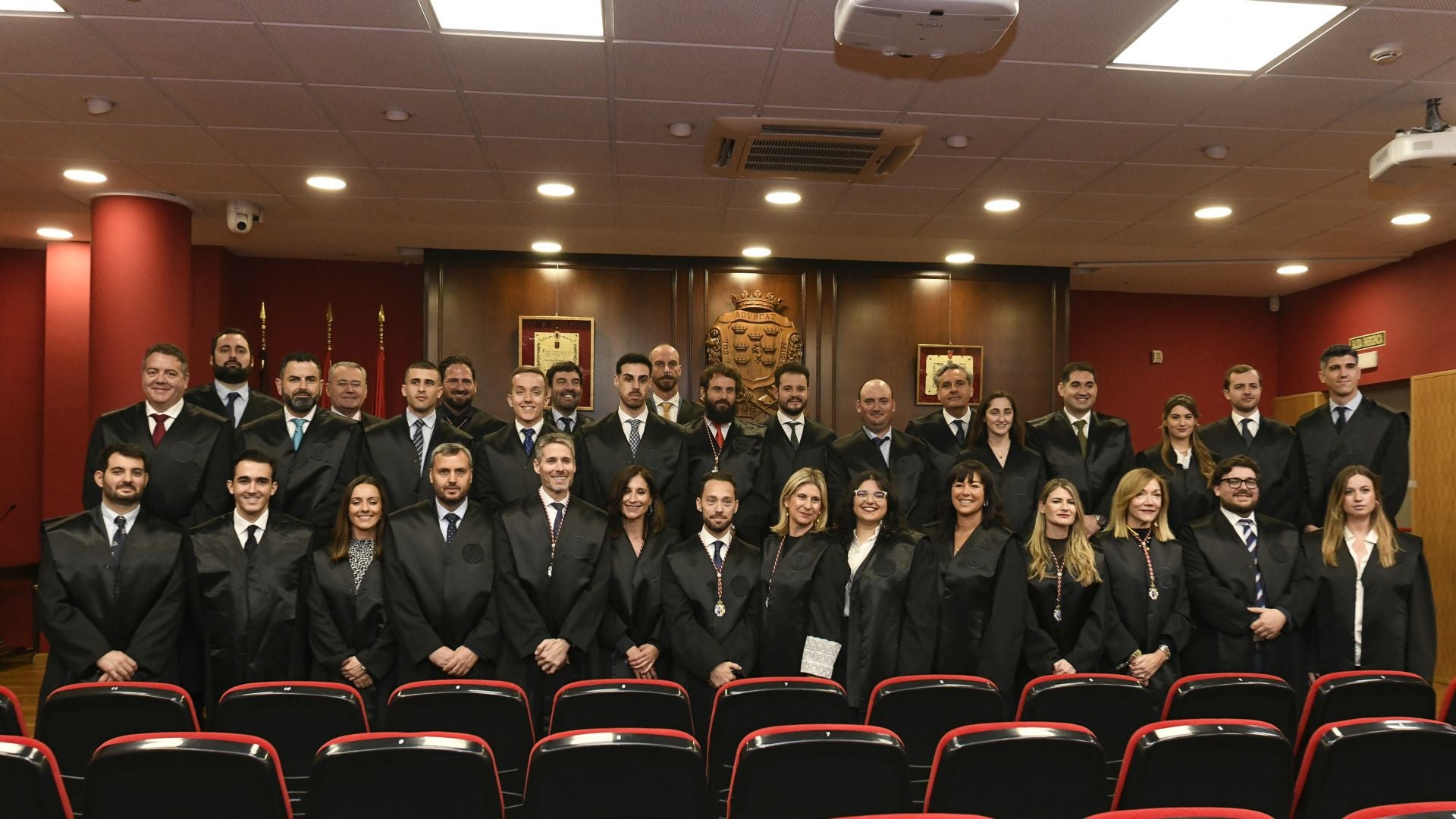 La entrega de medallas de oro a los letrados más veteranos del Colegio de la Abogacía de Murcia, en imágenes