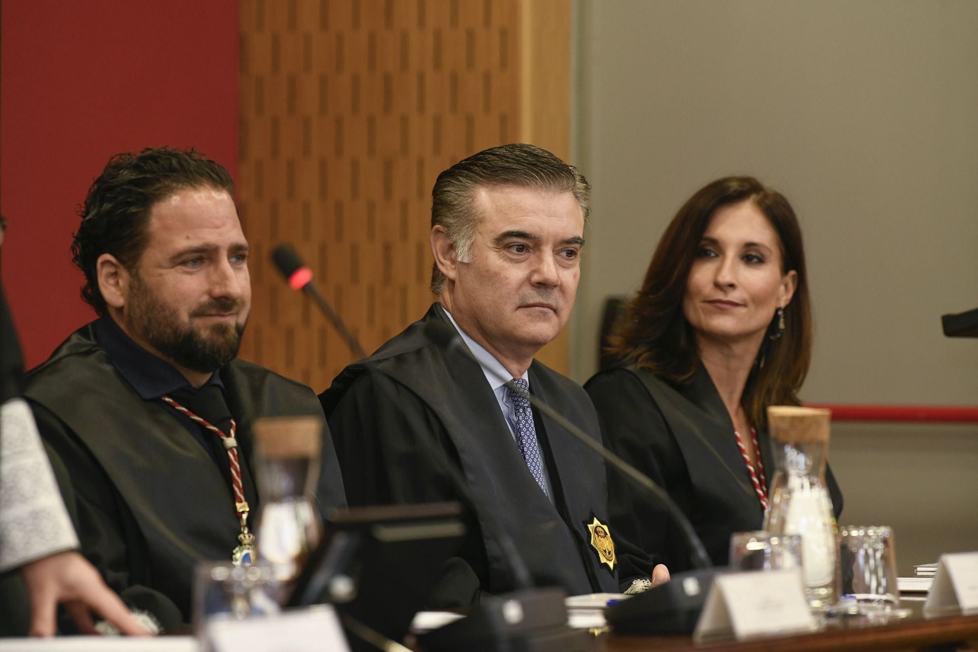 La entrega de medallas de oro a los letrados más veteranos del Colegio de la Abogacía de Murcia, en imágenes