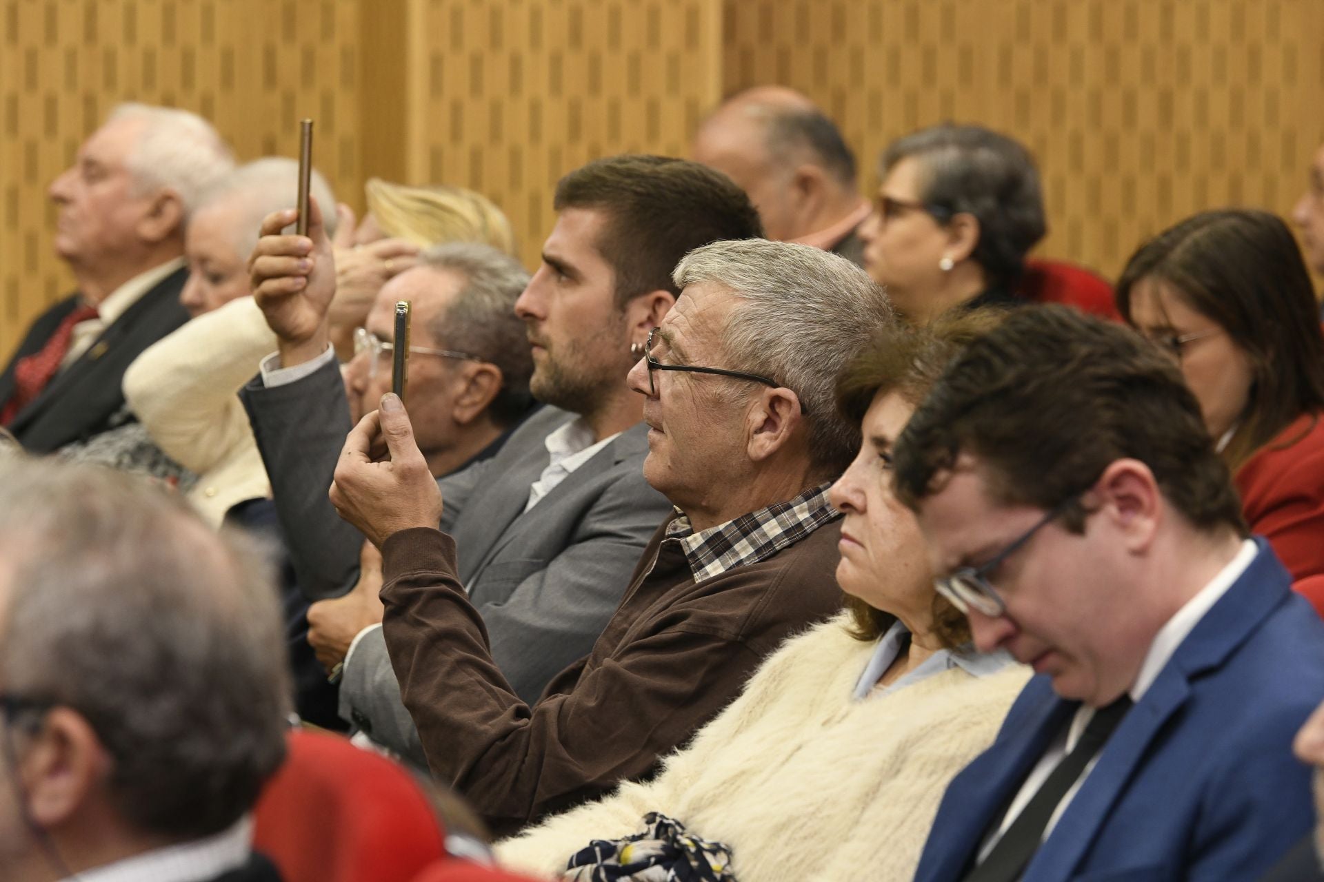 La entrega de medallas de oro a los letrados más veteranos del Colegio de la Abogacía de Murcia, en imágenes