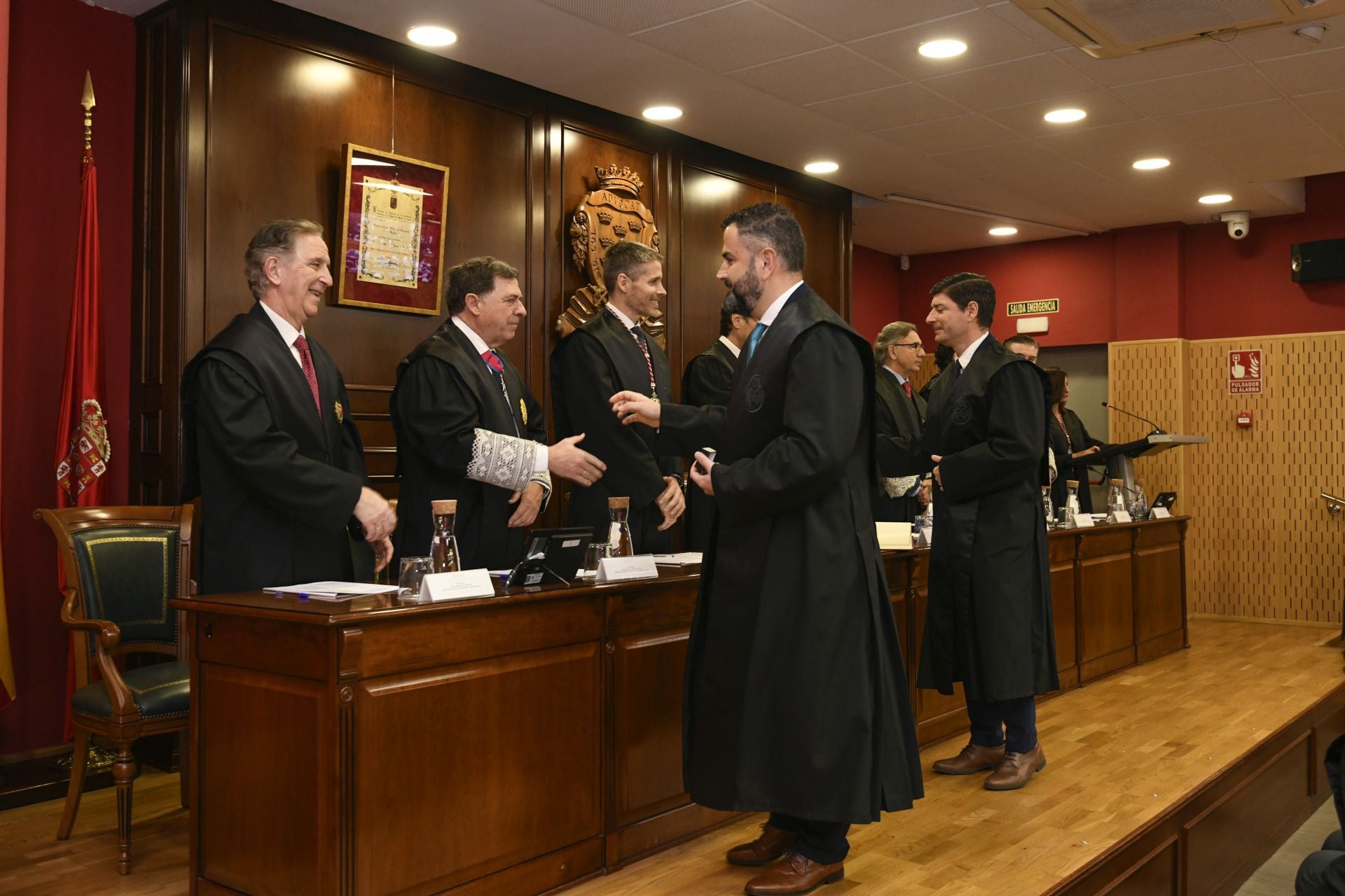 La entrega de medallas de oro a los letrados más veteranos del Colegio de la Abogacía de Murcia, en imágenes