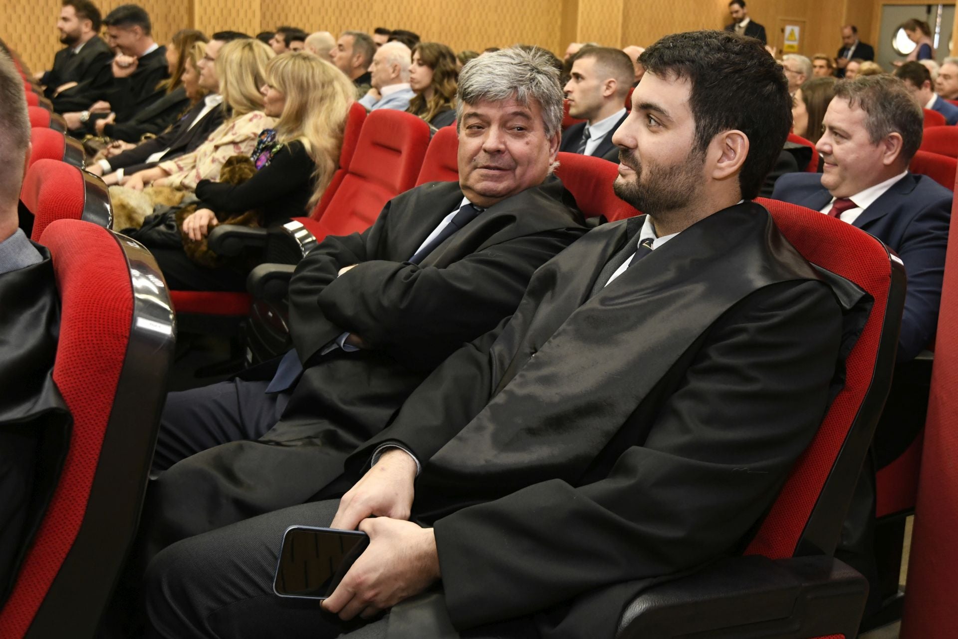 La entrega de medallas de oro a los letrados más veteranos del Colegio de la Abogacía de Murcia, en imágenes