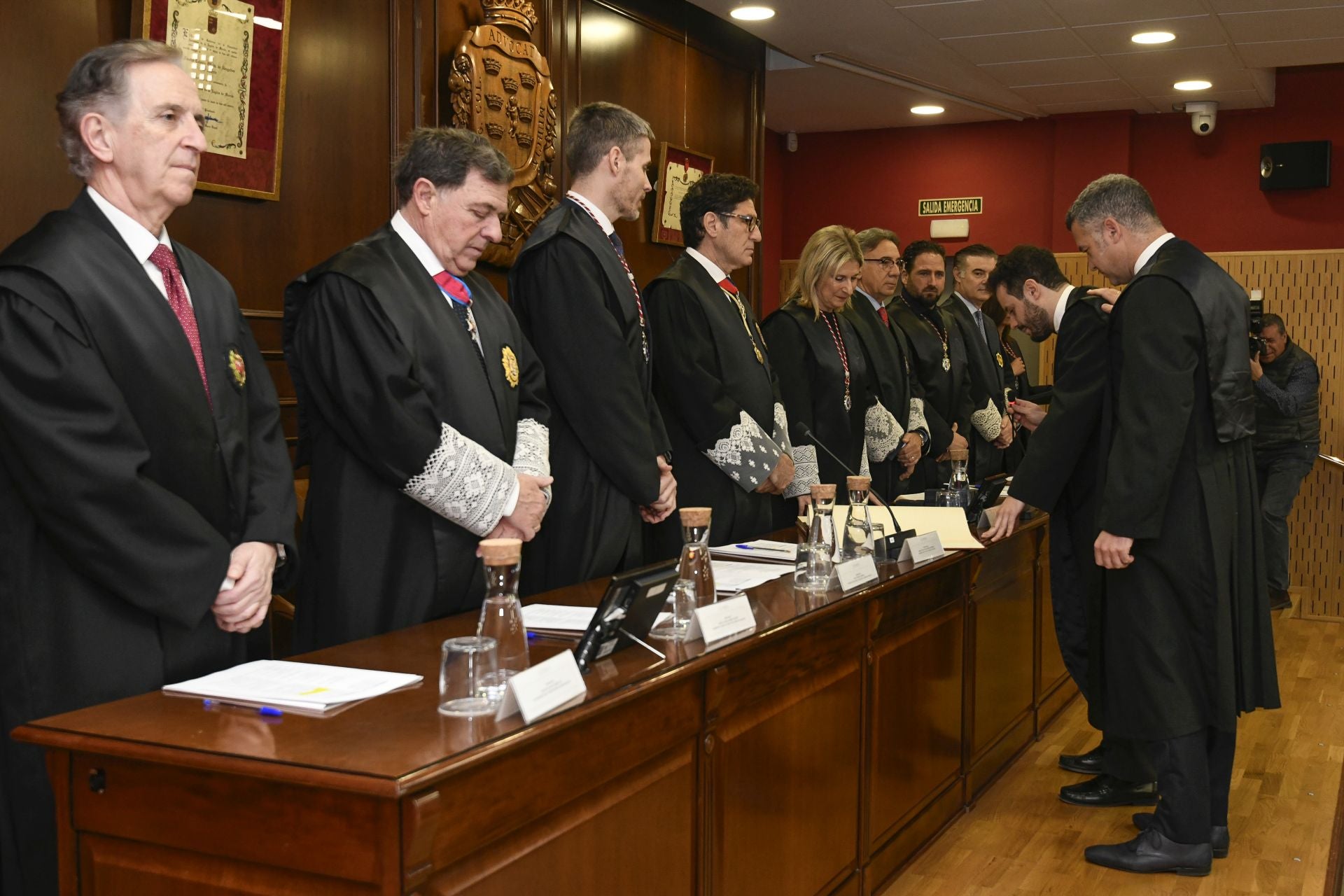 La entrega de medallas de oro a los letrados más veteranos del Colegio de la Abogacía de Murcia, en imágenes