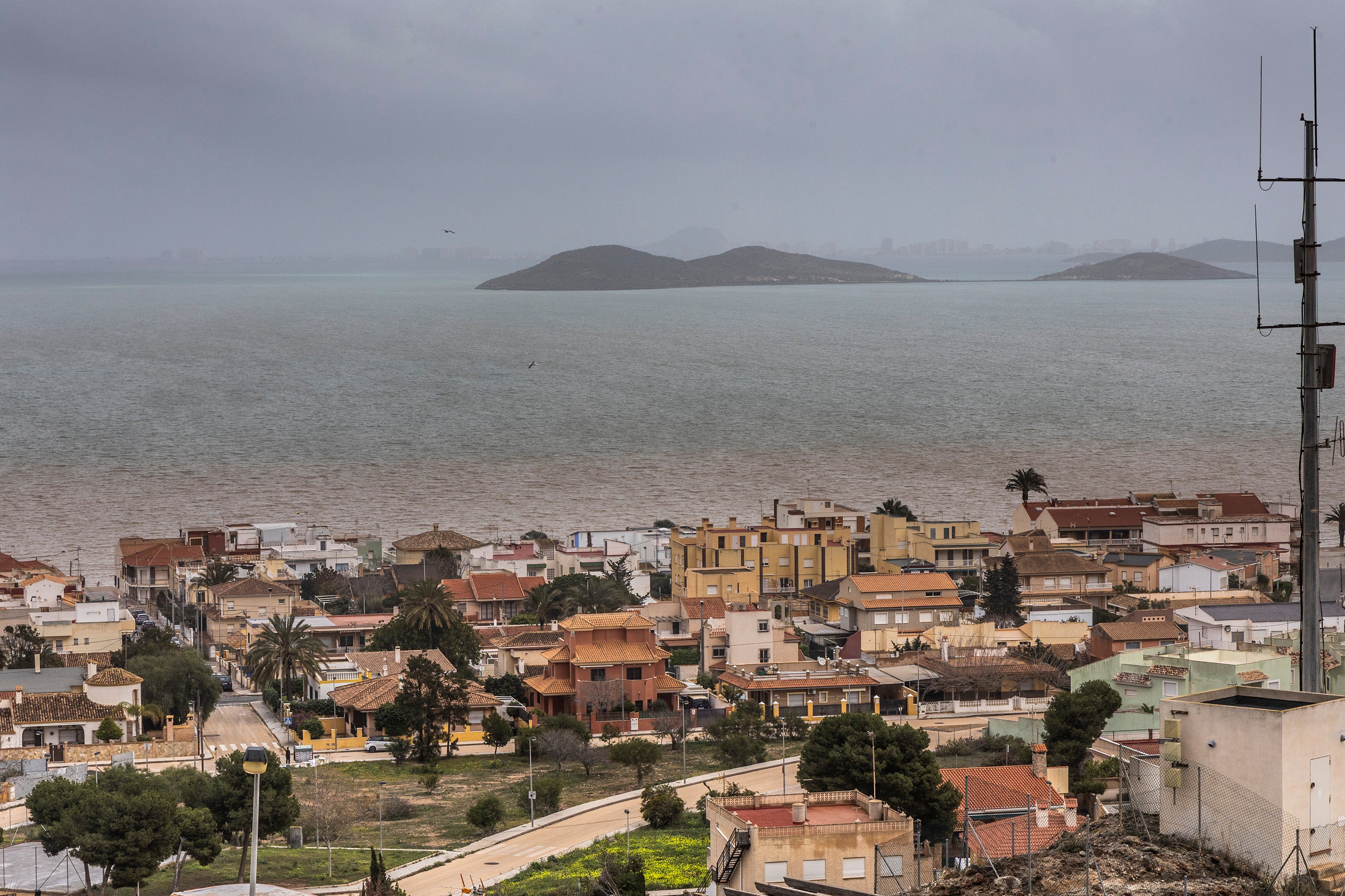 La entrada de agua al Mar Menor a través de la rambla del Albujón, en imágenes