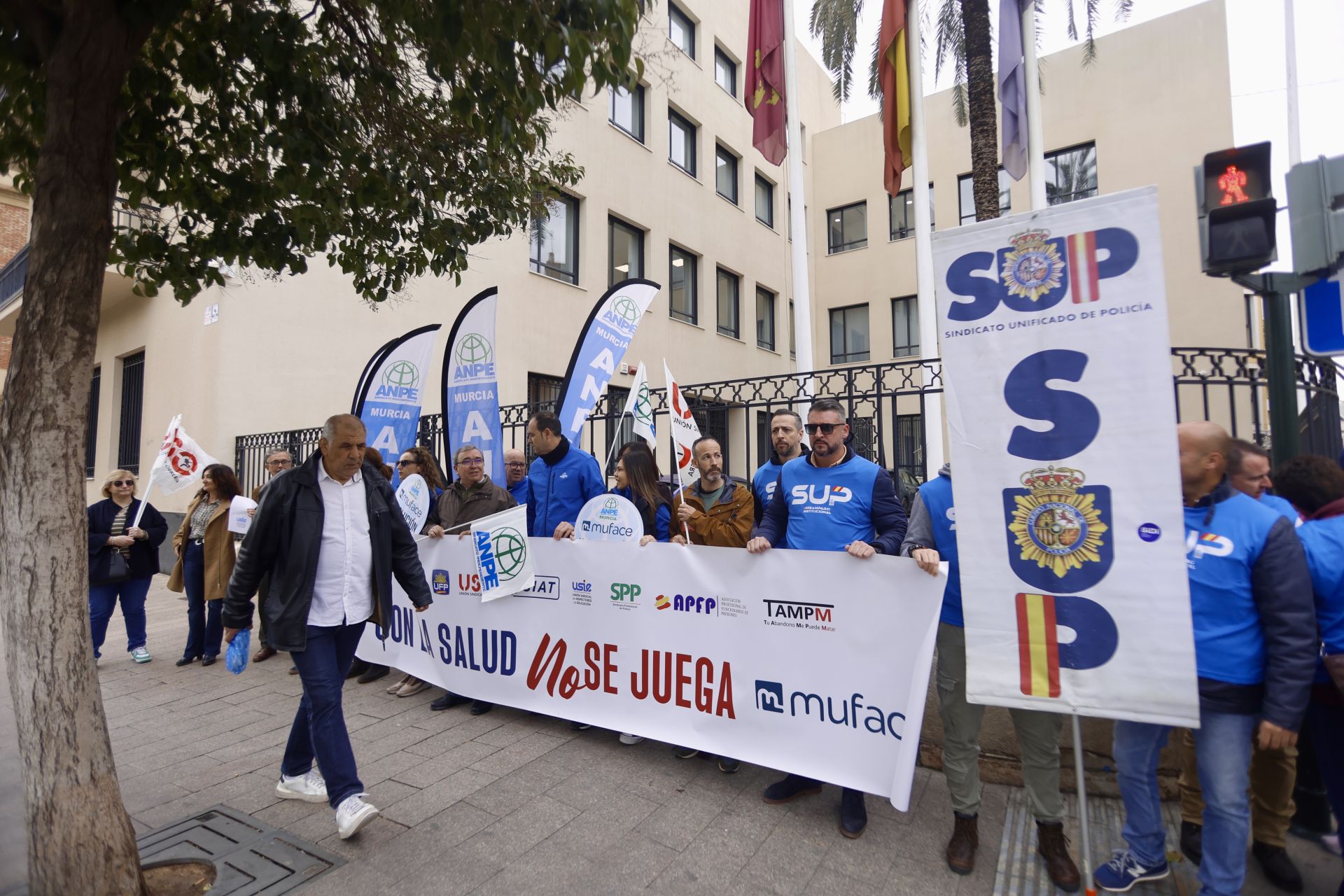 Las imágenes de la protesta de los funcionarios en Murcia pidiendo una solución a Muface