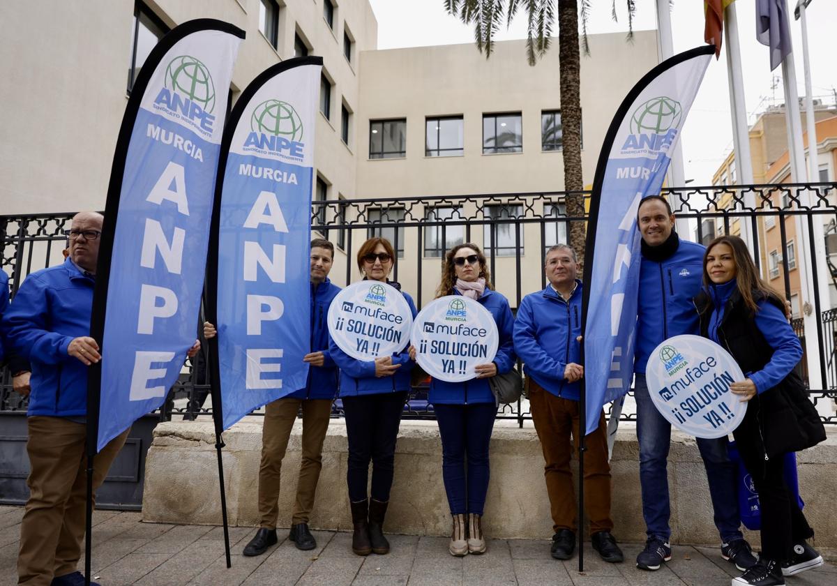 Las imágenes de la protesta de los funcionarios en Murcia pidiendo una solución a Muface