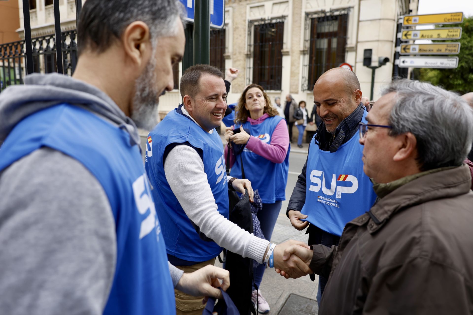 Las imágenes de la protesta de los funcionarios en Murcia pidiendo una solución a Muface