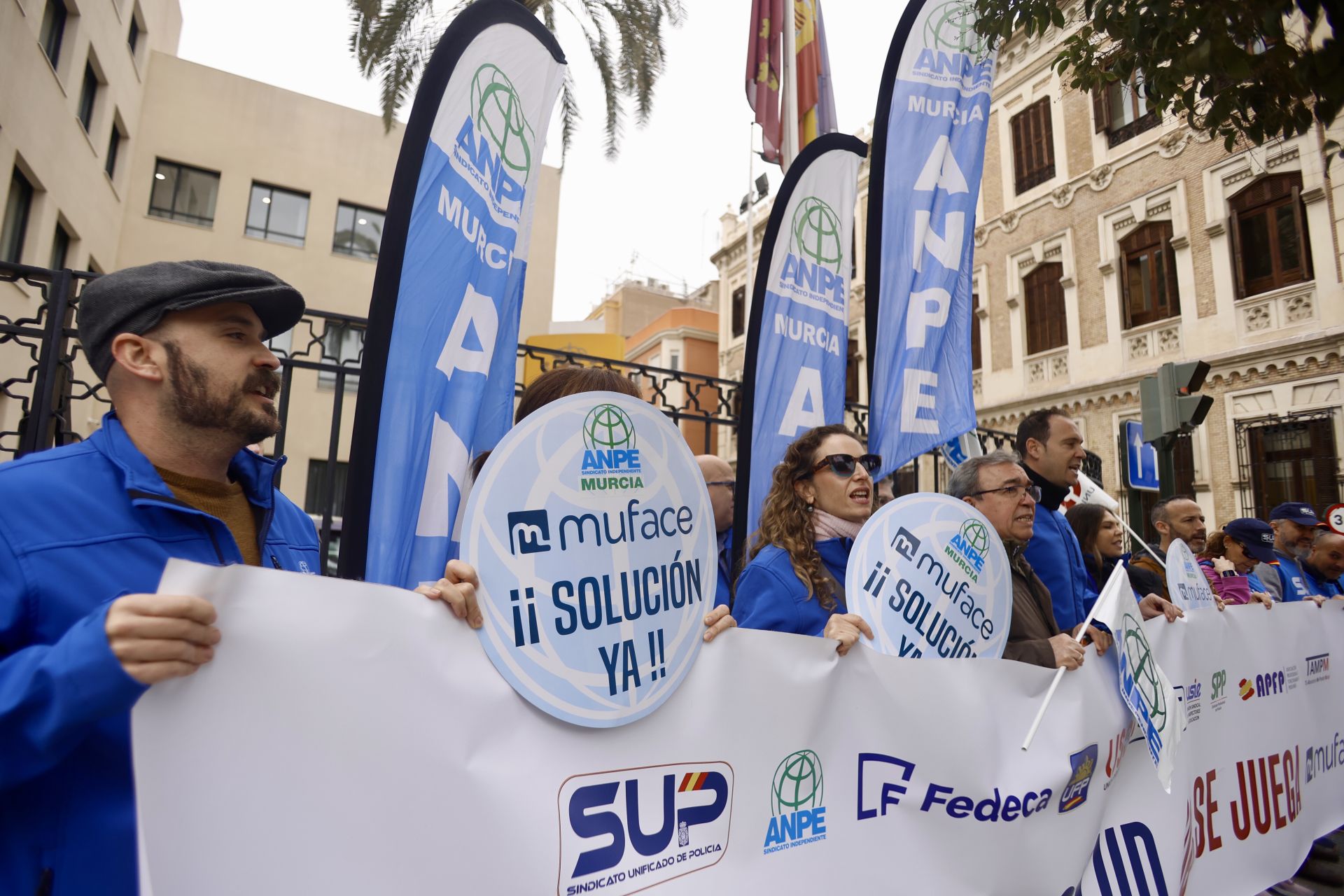 Las imágenes de la protesta de los funcionarios en Murcia pidiendo una solución a Muface