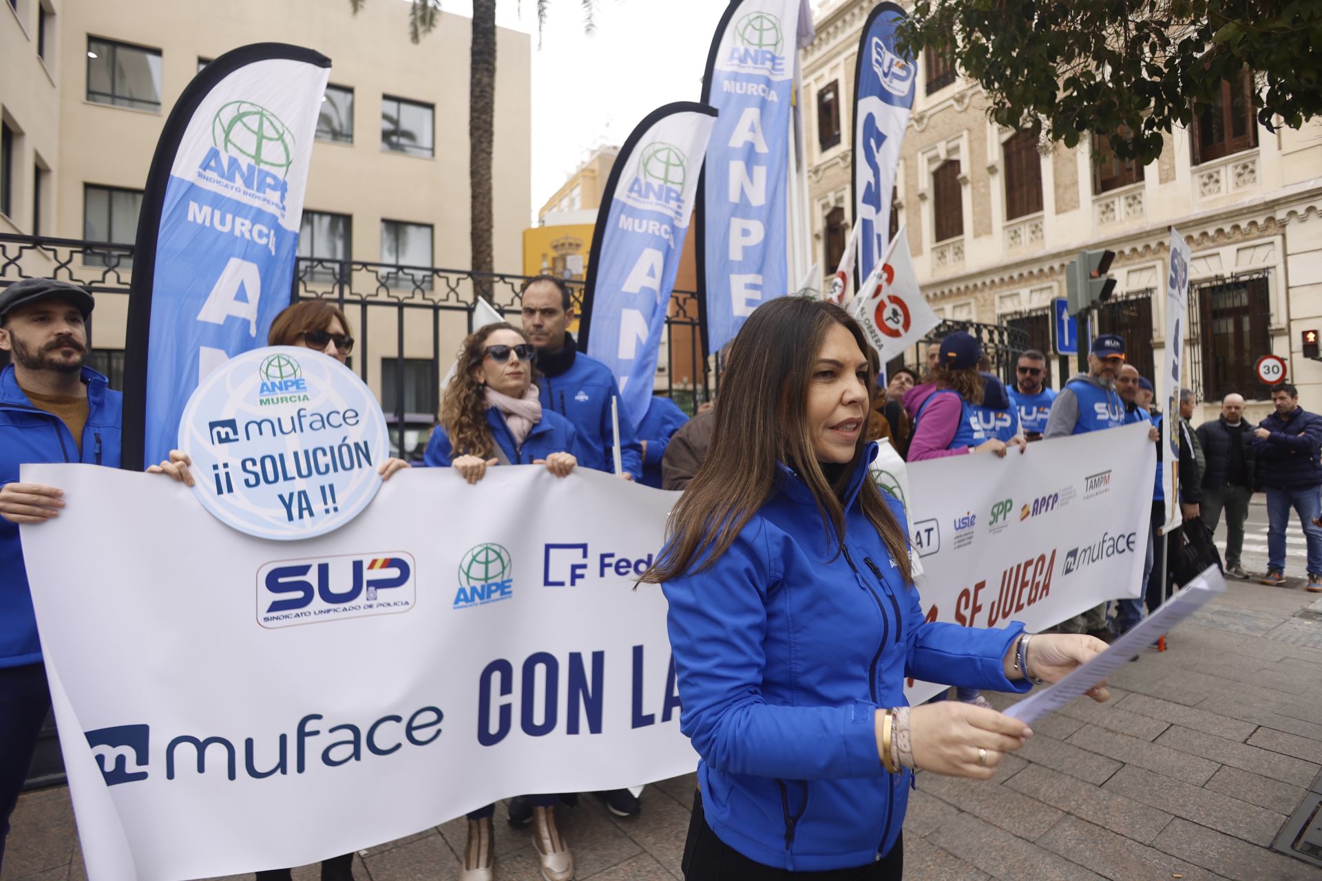 Las imágenes de la protesta de los funcionarios en Murcia pidiendo una solución a Muface