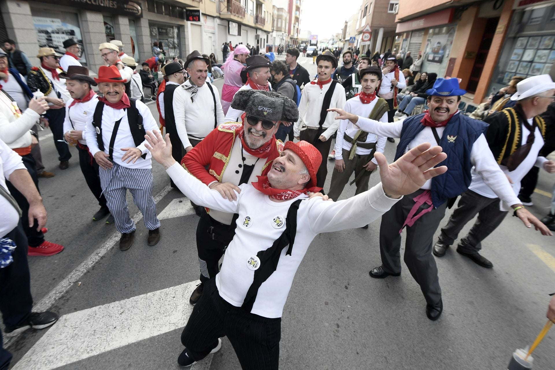 El desfile del martes del Carnaval de Cabezo de Torres, en imágenes