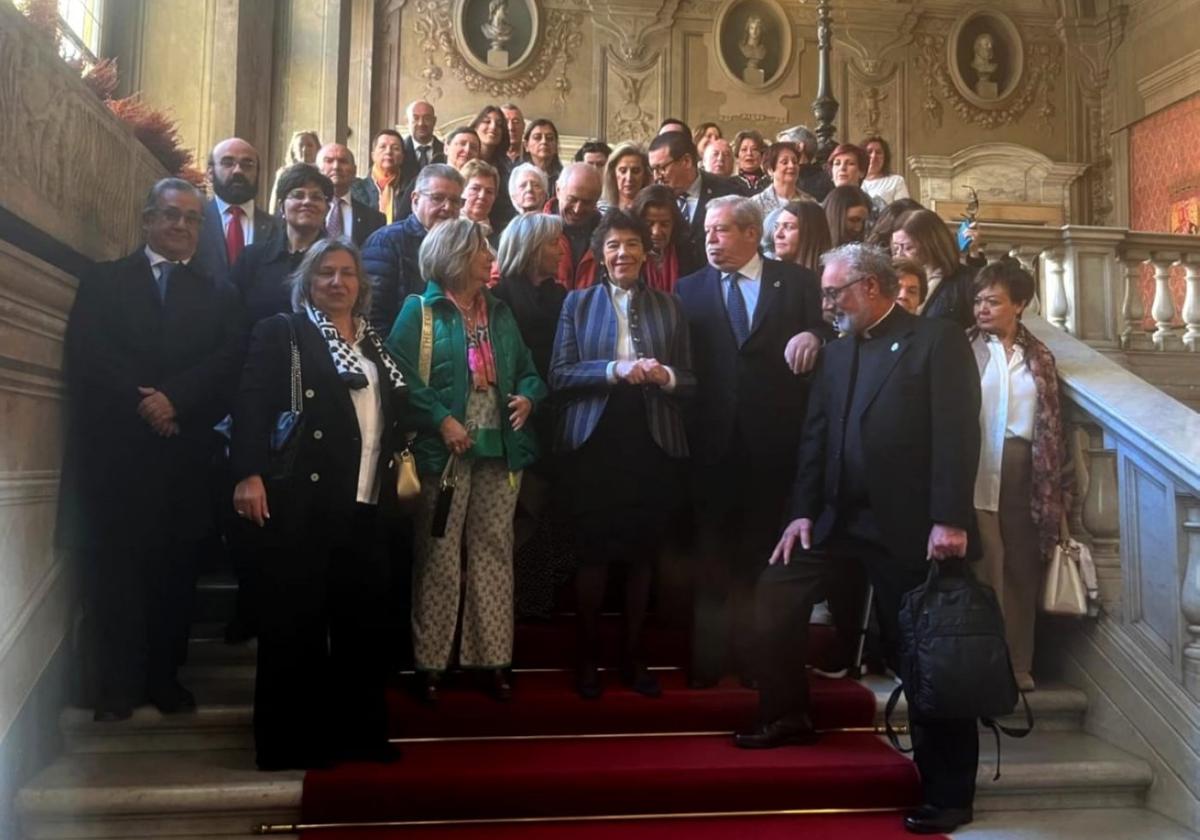 Los cofrades de Caravaca, ayer, en la Embajada en la Santa Sede.