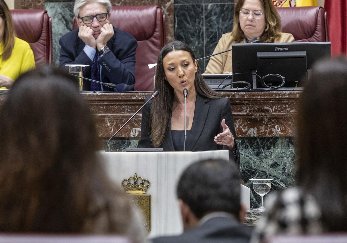 Carmen Conesa, este viernes, en la Asamblea Regional.