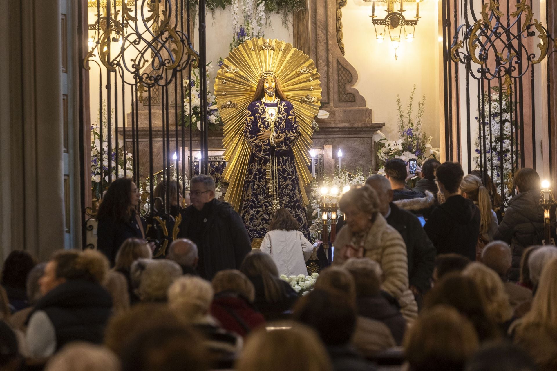 En imágenes, el besapié al Cristo de Medinaceli en Cartagena