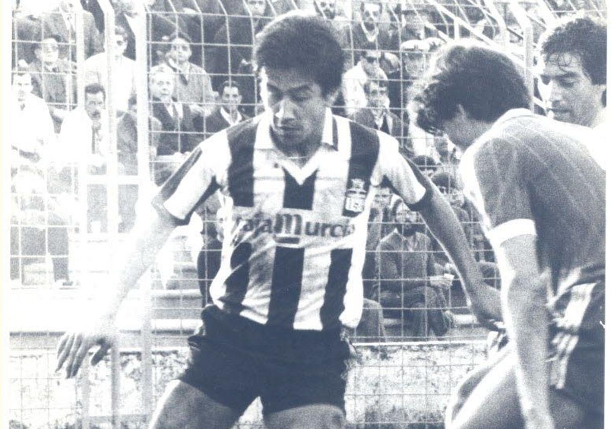 Huezo, en noviembre del 83, frente al Palencia, su primer club en España.