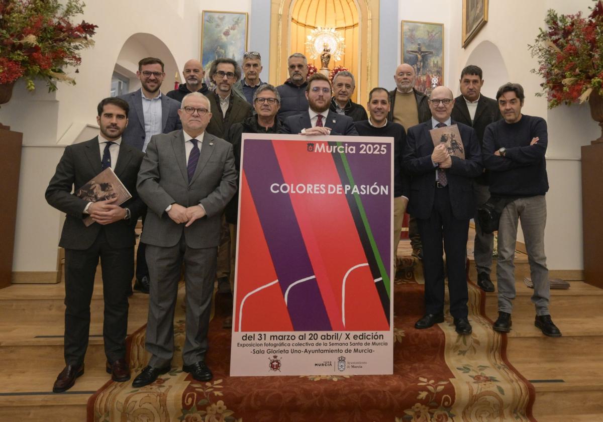 Imagen del cartel anunciador de la exposición fotográfica 'Colores de pasión', este sábado.