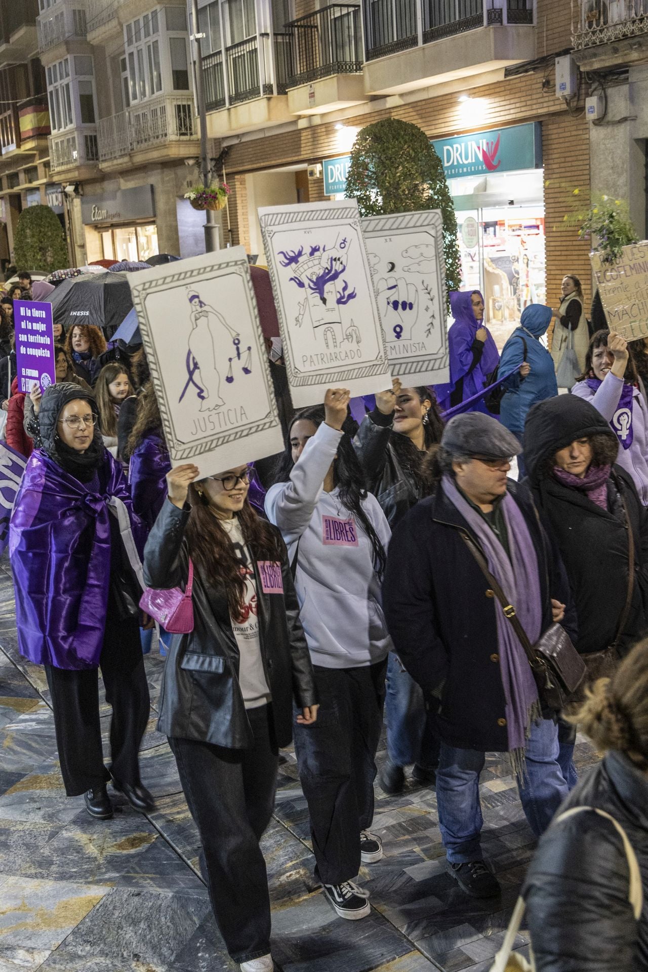 Manifestación por el 8M en Cartagena, en imágenes