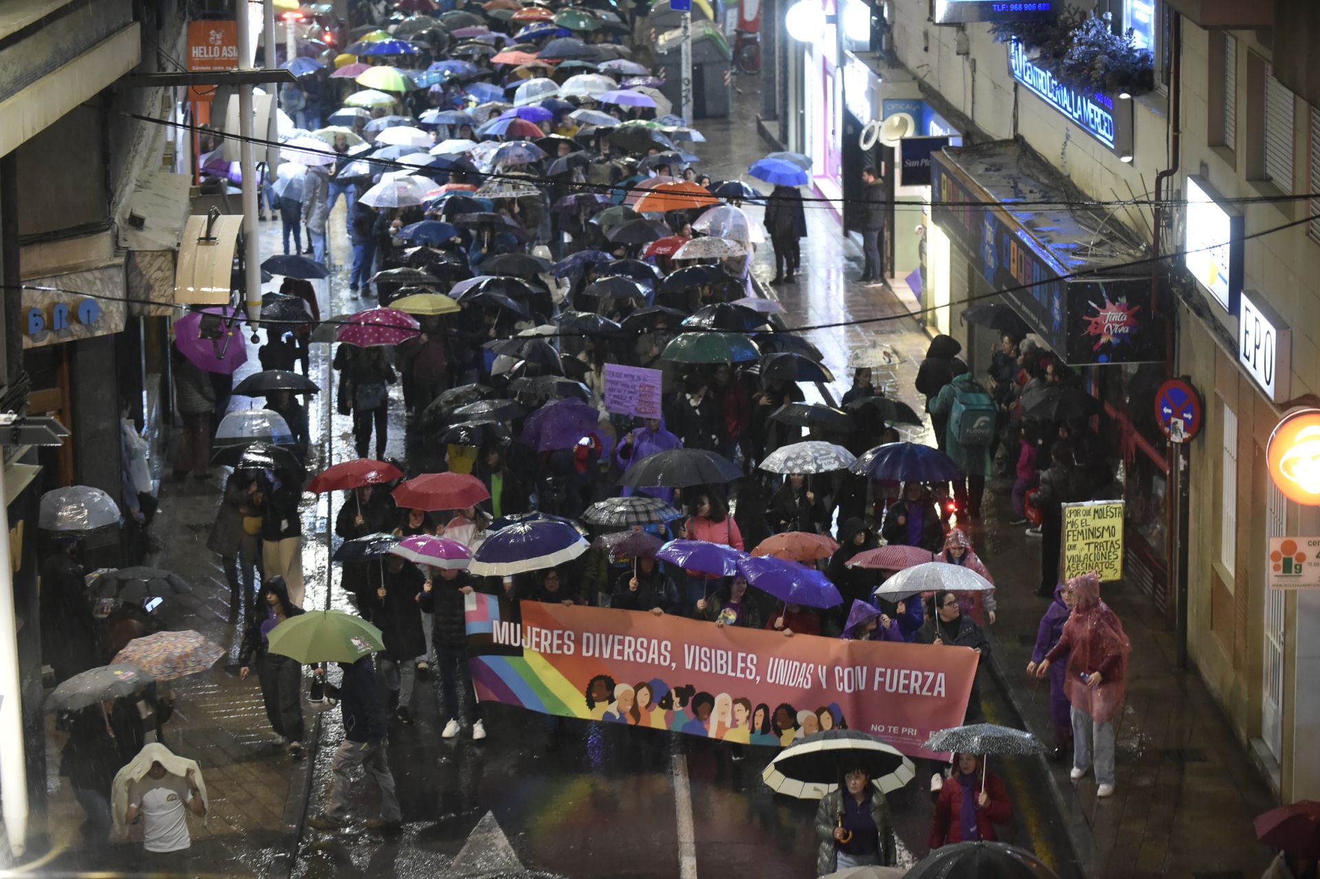 La manifestación por el 8M en Murcia, en imágenes