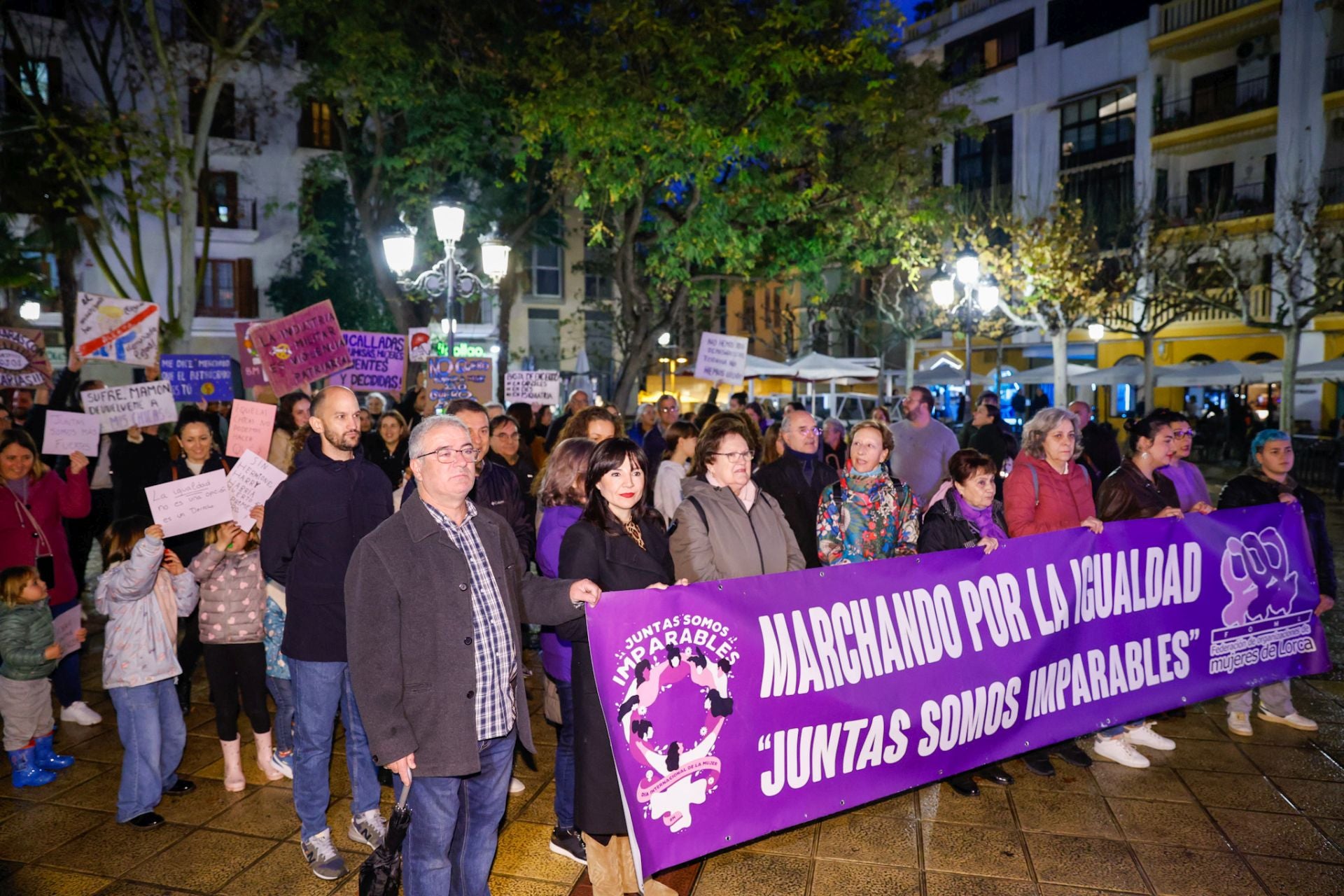 La manifestación por el 8M en Lorca, en imágenes