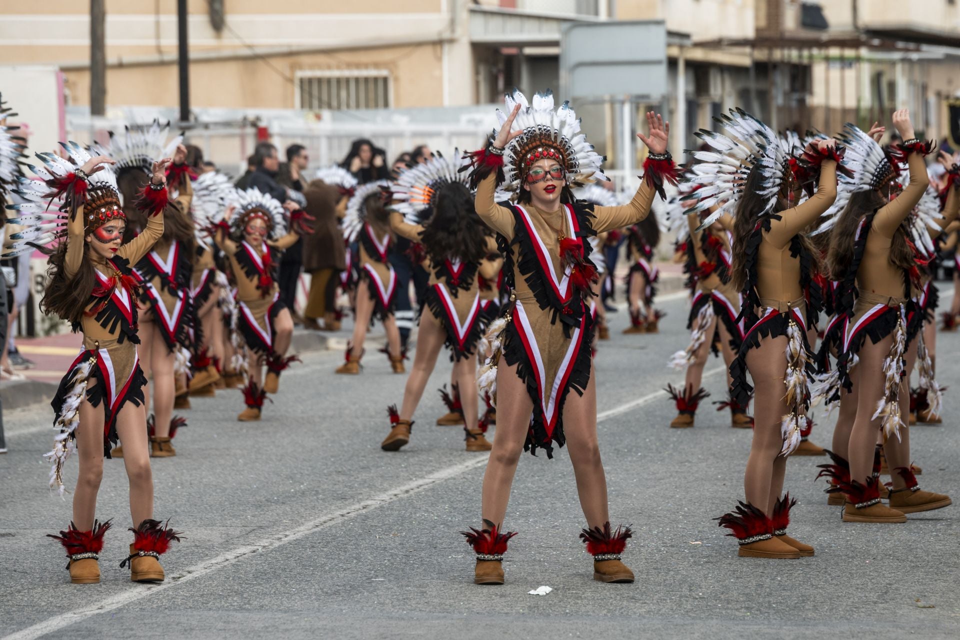 La Piñata pone el punto final al Carnaval en Llano de Brujas