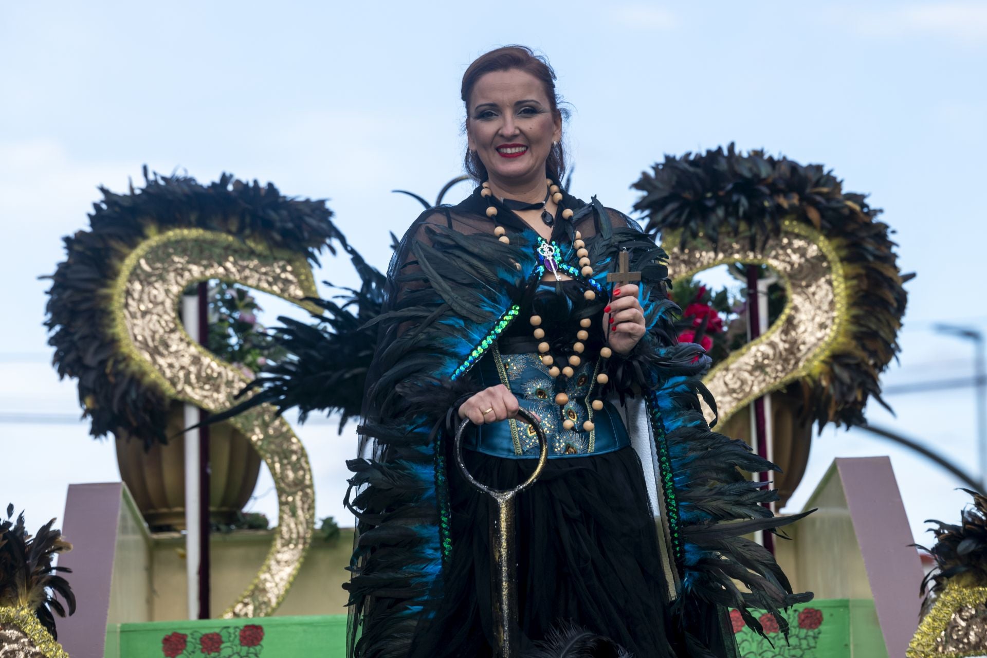 La Piñata pone el punto final al Carnaval en Llano de Brujas