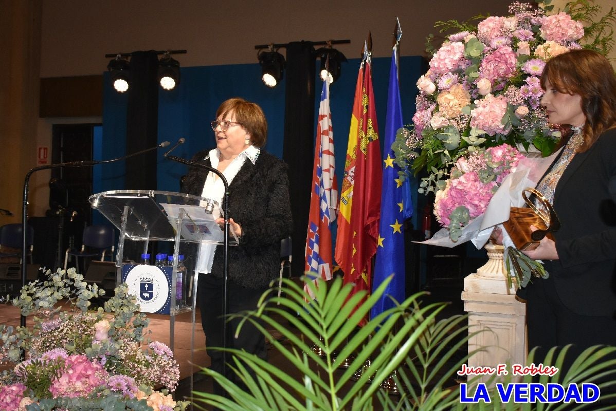 Caravaca entrega los premios y galardones del Día de la Mujer