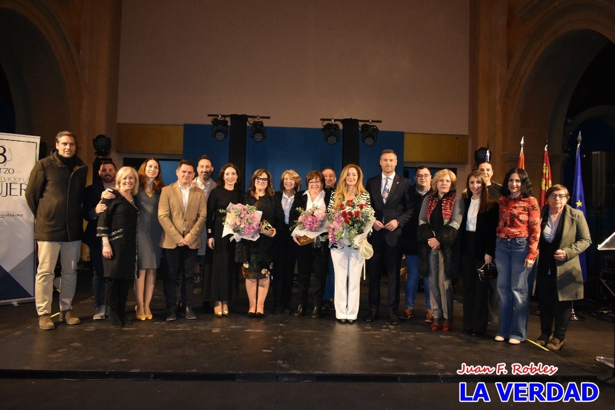 Caravaca entrega los premios y galardones del Día de la Mujer