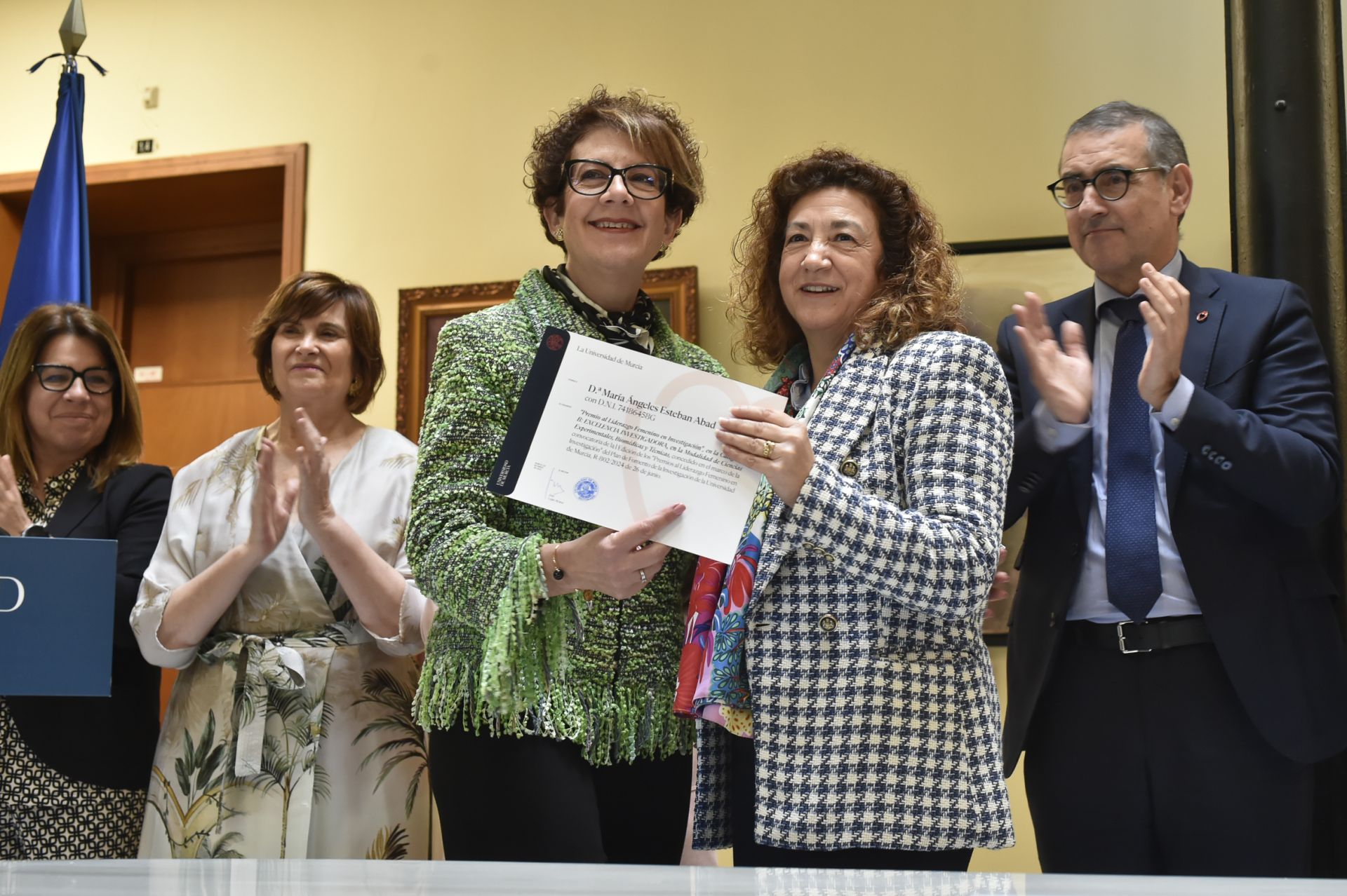 El acto de entrega de los premios al liderazgo femenino en investigación de la UMU, en imágenes