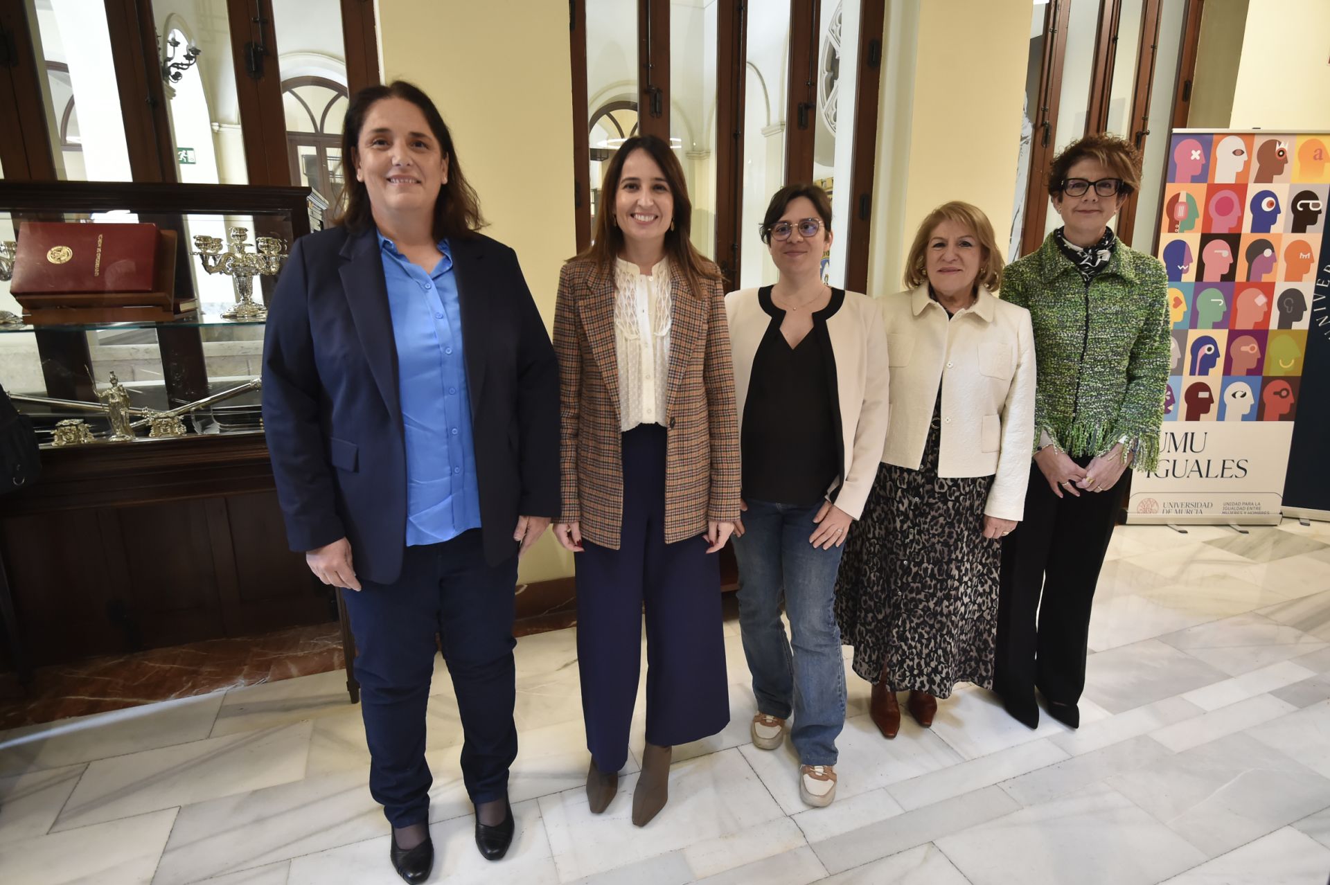 El acto de entrega de los premios al liderazgo femenino en investigación de la UMU, en imágenes