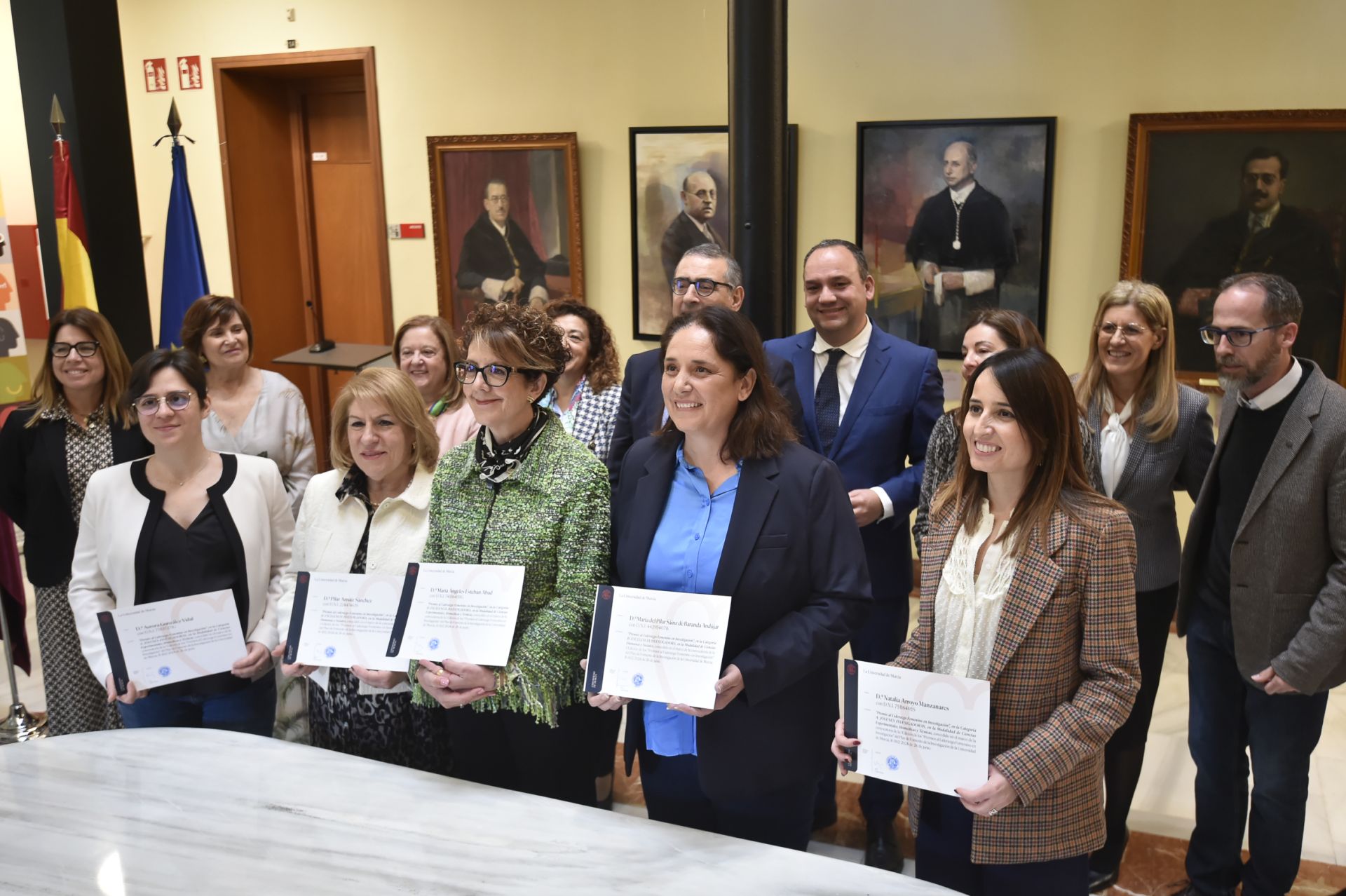 El acto de entrega de los premios al liderazgo femenino en investigación de la UMU, en imágenes