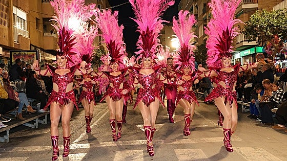 El Carnaval pone el broche de oro en Águilas con un desfile espectacular y multitudinario