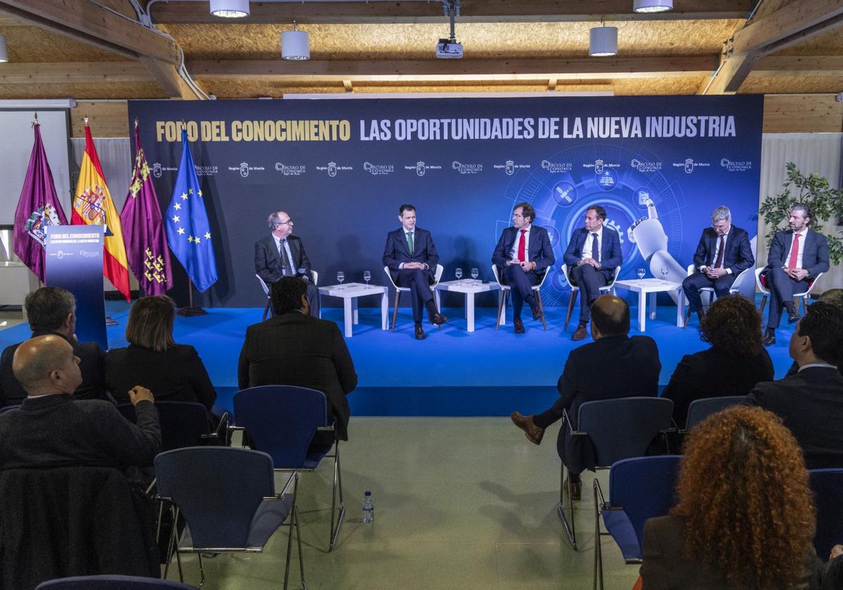 El &#039;Foro del conocimiento: las oportunidades de la nueva industria&#039; de Cartagena, en imágenes