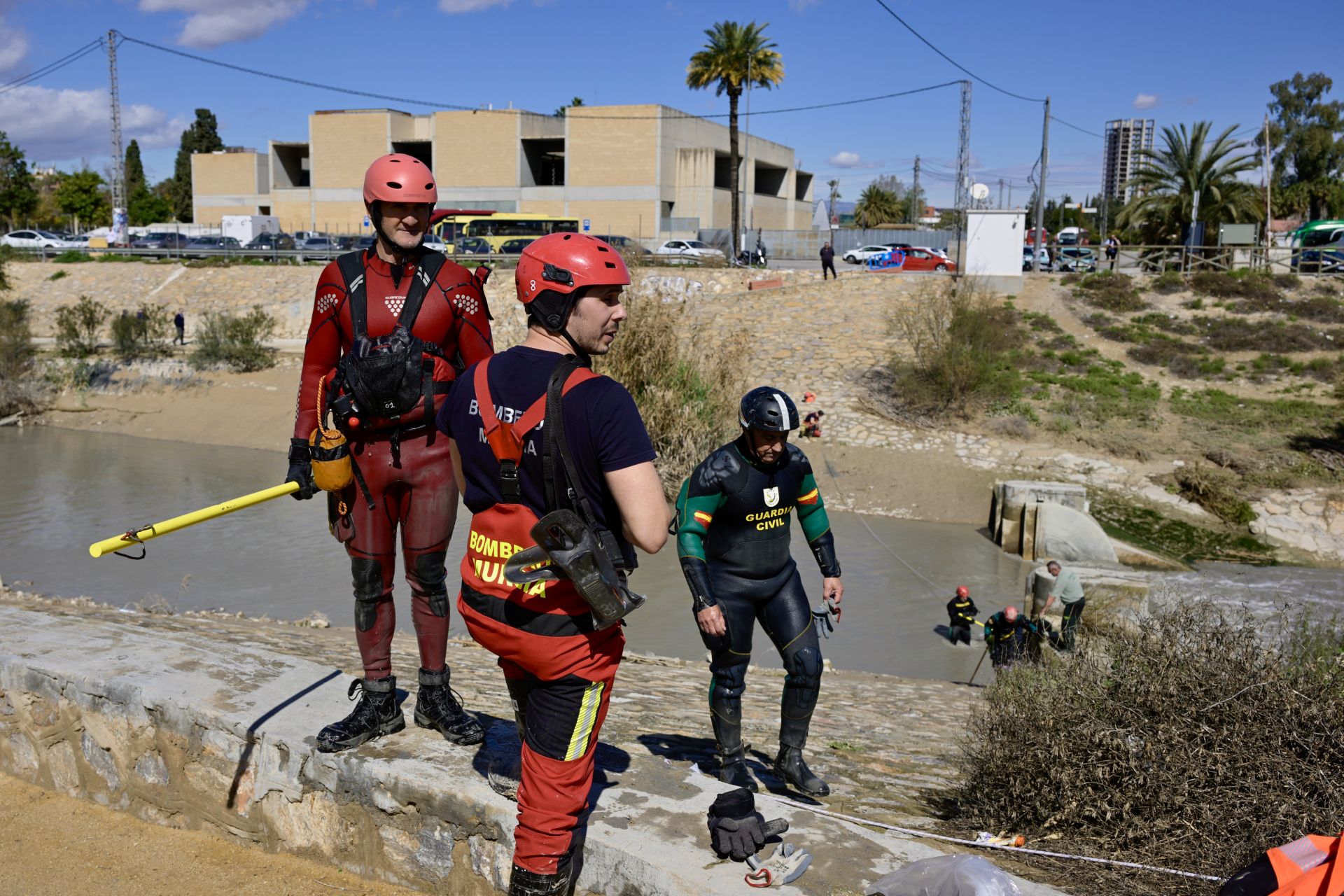 Imágenes del cuarto día de búsqueda de un hombre en el río Segura