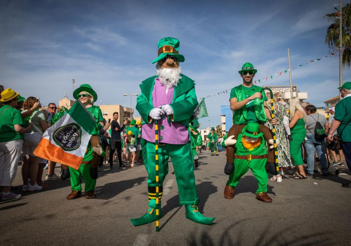 El famoso duende Leprechaun, durante el desfile de 2024.