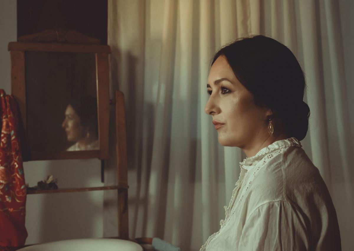 Imagen secundaria 1 - Carmen Doorá ataviada con el traje de huertana.