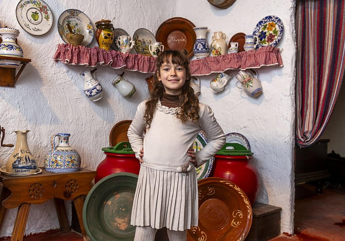 Noa Díaz Navarro: «Lo que más me gusta es ayudar en la barraca y la semana cultural»