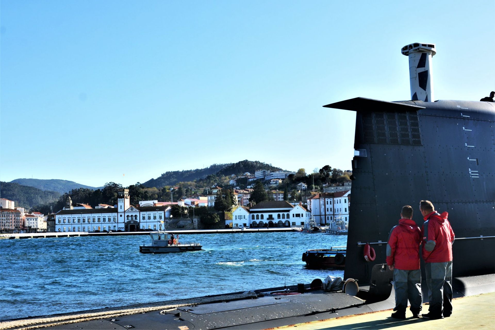 El submarino S-81 llega a Galicia desde Cartagena, en imágenes