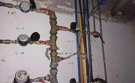 Imagen de archivo de contadores de agua.